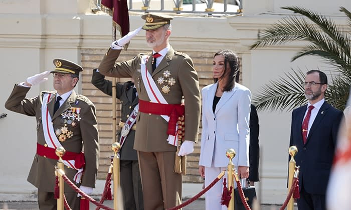 El rey Felipe vuelve a jurara la bandera 40 años después acompañado de la reina Letizia y la princesa Leonor