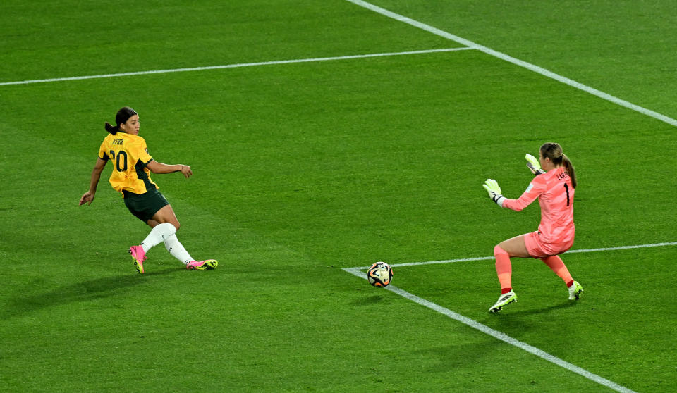 Soccer Football - FIFA Women’s World Cup Australia and New Zealand 2023 - Semi Final - Australia v England - Stadium Australia, Sydney, Australia - August 16, 2023 Australia's Sam Kerr shoots at goal before England's Mary Earps makes a save REUTERS/Jaimi Joy