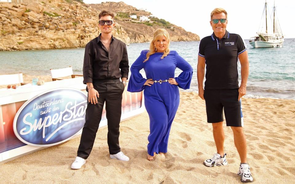 "Wir haben große Leistungen und absolute Aussetzer erlebt." Die Juroren Mike Singer, Maite Kelly und Dieter Bohlen am Super Paradise Beach von Mykonos. (Bild: TVNOW / Stefan Gregorowius)