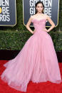 <p>Uno de los <em>looks </em>más románticos de la noche fue este vestido rosa de tul, diseño de Monique Lhuilier. Foto: Jon Kopaloff / Getty Images. </p>