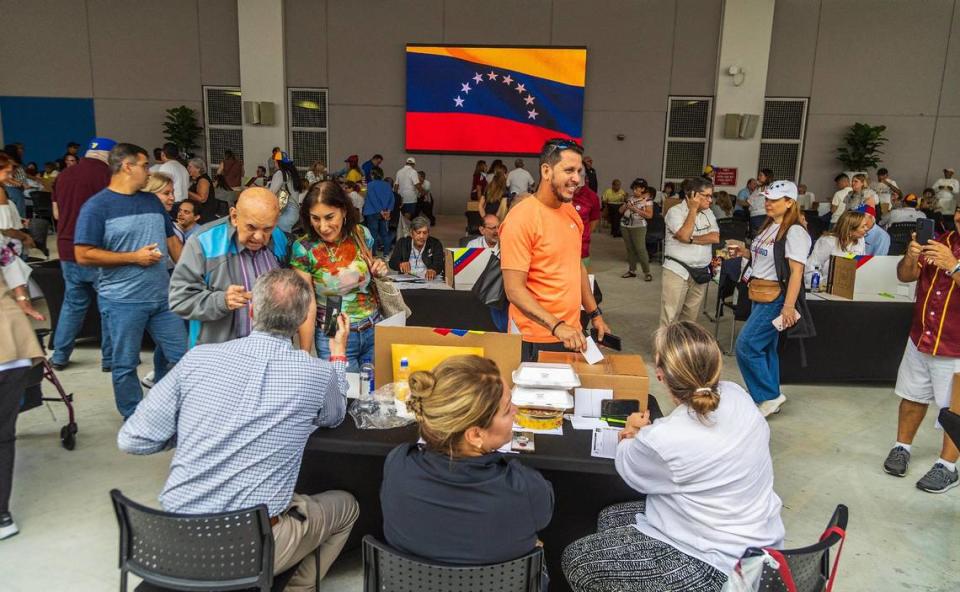 Thousand of exiled Venezuelans participated in the primaries elections to chose the oppositions candidate for next year’s presidential election at the Miami Dade College West Campus in Doral, on Sunday, October 22, 2023.