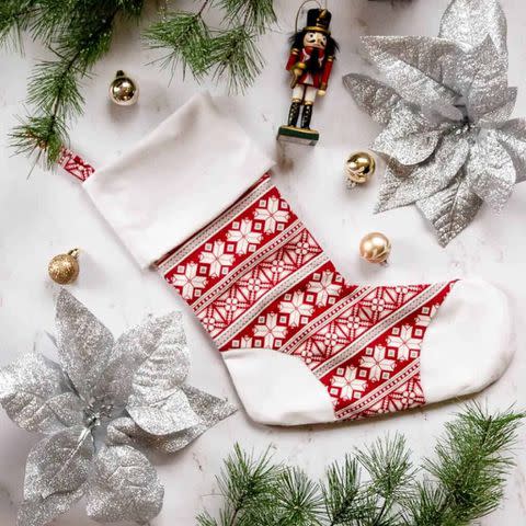 <p><a href="https://www.coralandco.com/blog/free-christmas-stocking-sewing-pattern.html" data-component="link" data-source="inlineLink" data-type="externalLink" data-ordinal="1">Coral and Co.</a></p>
