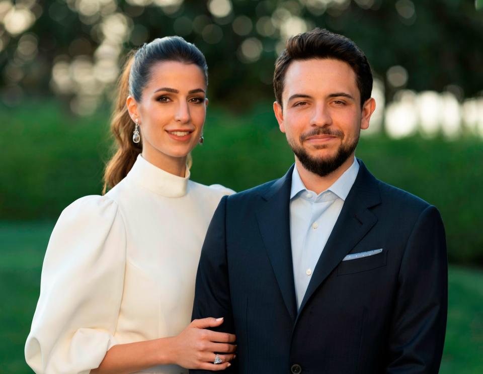 <p>Royal Hashemite Court/picture-alliance/dpa/AP </p> Portrait of Princess Rajwa and Crown Prince Hussein