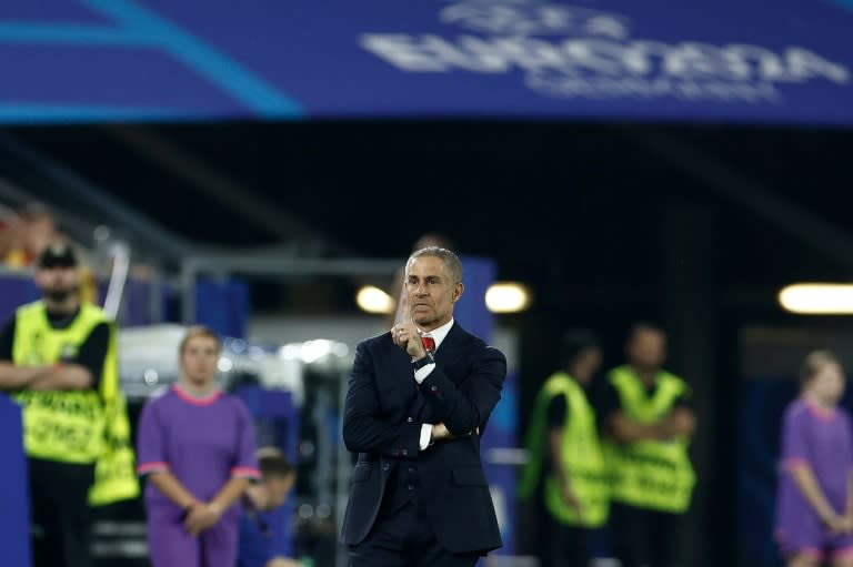 El seleccionador de Albania Sylvinho durante el partido contra España en la Eurocopa-2024. Dusseldfor Arena, Alemania, 24 de junio de 2024 (KENZO TRIBOUILLARD)