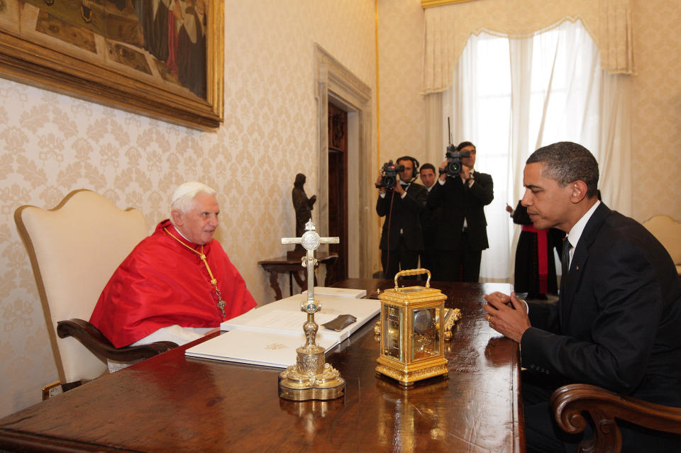 El presidente de EEUU, Barack Obama, en audiencia privada con el papa Benedicto XVI, en el Vaticano, el 10 de julio 2009. Vatican Pool/Getty Images