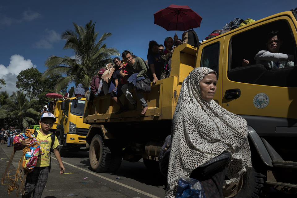 <p>Residents of Marawi who escaped the fighting inside the city, which is being besieged by ISIS-linked militants, endure hours of travel in overloaded vehicles on May 26, 2017, in Marawi City, southern Philippines. (Photo: Jes Aznar/Getty Images) </p>