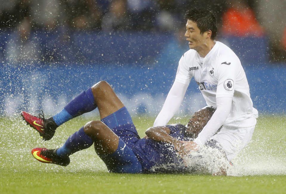 Football Soccer Britain - Leicester City v Swansea City - Premier League - King Power Stadium - 27/8/16 Leicester City's Ahmed Musa in action with Swansea City's Ki Sung Yueng Action Images via Reuters / Carl Recine Livepic EDITORIAL USE ONLY. No use with unauthorized audio, video, data, fixture lists, club/league logos or "live" services. Online in-match use limited to 45 images, no video emulation. No use in betting, games or single club/league/player publications. Please contact your account representative for further details.