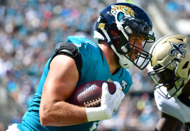 Jacksonville Jaguars' Geoff Swaim receives brutal hit from New