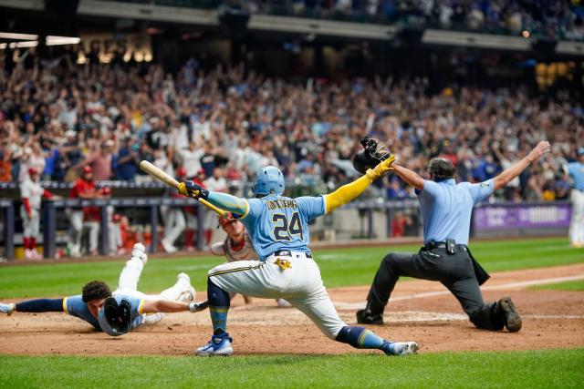 Milwaukee Brewers center fielder Tyrone Taylor (15) makes a catch