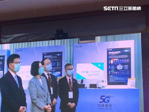 總統蔡英文親臨現場體驗最新5G應用技術。（圖／記者谷庭攝）