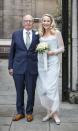 <p>Jerry Hall a épousé le magnat des médias Rupert Murdoch lors d'une cérémonie qui a accueilli de nombreux invités célèbres, dont Tracy Emin et Bob Geldof. Elle portait des chaussures bleues pastel Vivienne Westwood et un voile délicat. <i>[Photo : Getty]</i></p>