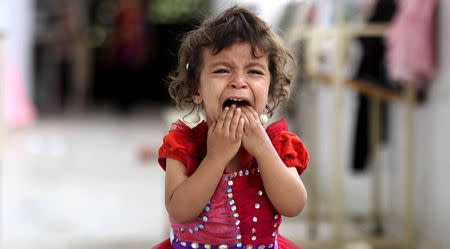 A girl cries as she walks onto the veranda at the yard of a school sheltering people displaced by Saudi-led air strikes on Yemen's northwestern province of Saada, in the capital Sanaa August 27, 2015. REUTERS/Mohamed al-Sayaghi