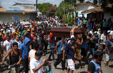 Relatives and friends carry Jairo Hernandez's casket during his funeral at the cemetery in Masaya, who according to the nation's Red Cross was shot dead during a protest over a controversial reform to the pension plans of the Nicaraguan Social Security Institute (INSS) in Nicaragua April 21, 2018. REUTERS/Jorge Cabrera