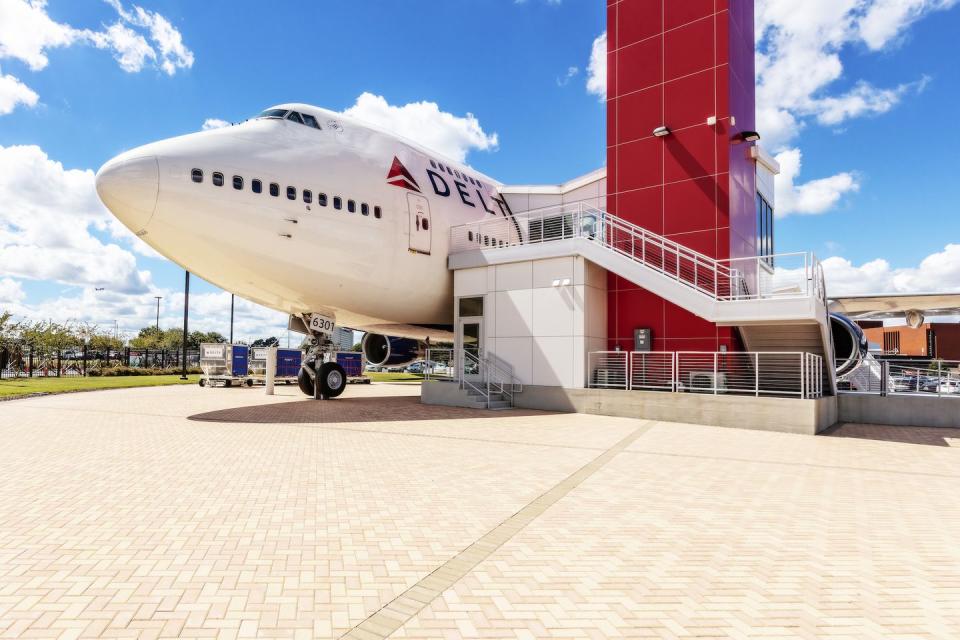 Walk on the wing of the first Boeing 747-400.