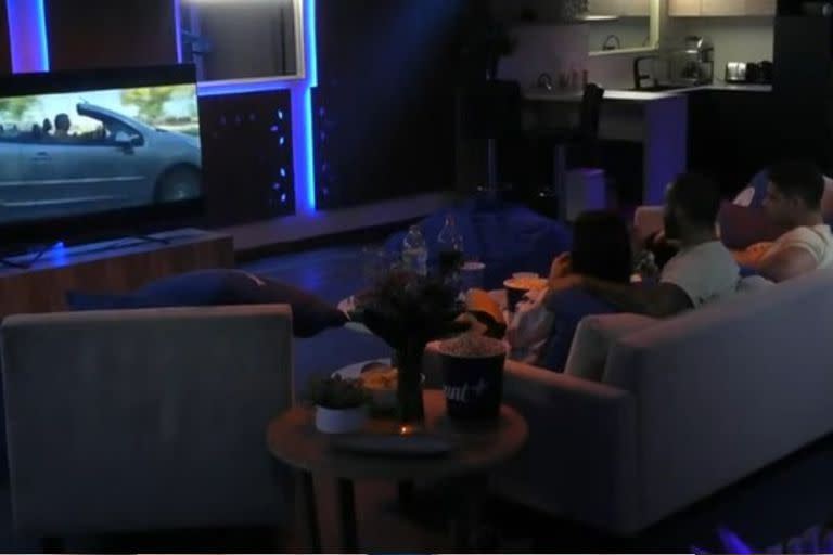 Tres participantes disfrutaron de una película dentro de la casa de GH (Captura video)