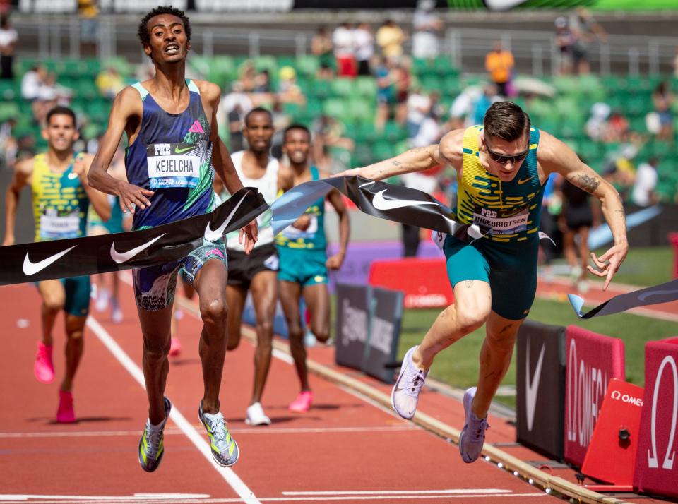 Norway’s Jakob Ingebrigtsen dives to beat Ethiopia’s Yomif Kejelcha in the men’s 3,000 meters during the second day of the annual Prefontaine Classic Sunday, Sept. 17, 2023, at Hayward Field in Eugene, Ore.