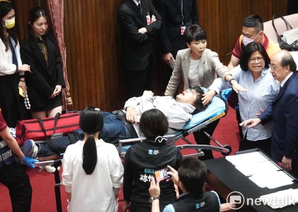 民進黨立委沈伯洋不幸受傷送醫。   圖：張良一/攝