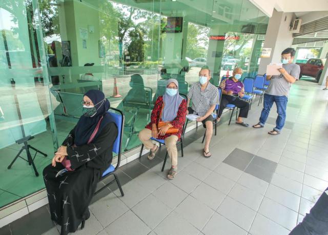 Covid vaccine hospital pantai Penangites give