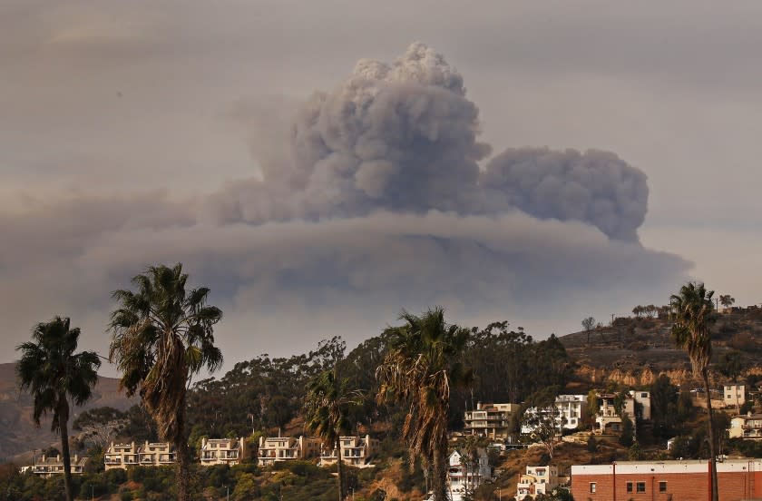 The Thomas fire creates a huge pyrocumulus cloud in December 2017.