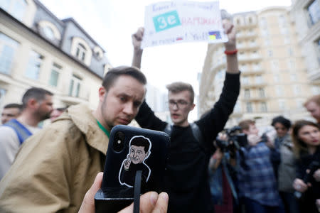 FILE PHOTO: Supporters and opponents of Ukraine's President and presidential candidate Petro Poroshenko attend a rally near the election campaign office of Poroshenko's rival Volodymyr Zelenskiy ahead of the second round of a presidential vote in Kiev, Ukraine April 9, 2019. REUTERS/Valentyn Ogirenko/File Photo