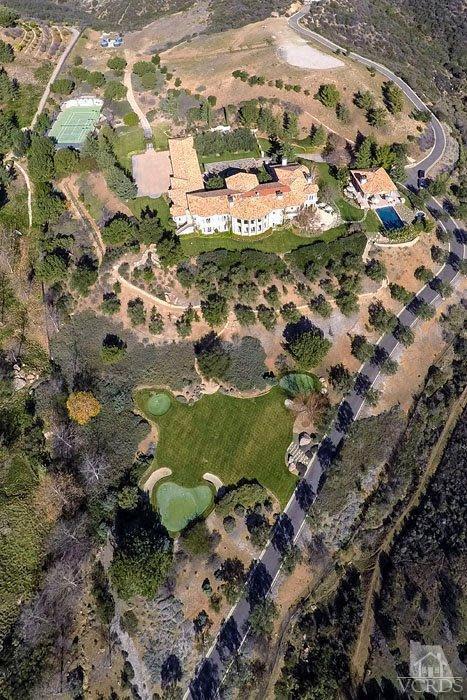 Britney Spears, the New ‘Queen of Vegas,’ Buys $7.4 Million L.A. Mountain Retreat