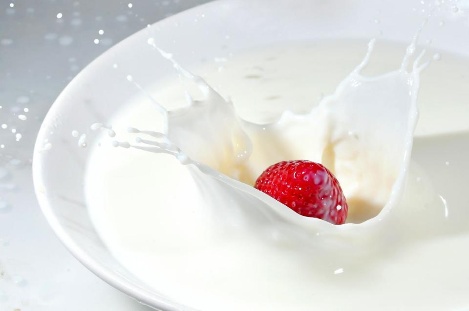 國建署提醒，為迎合大眾口味，一般市售優酪乳製作時常加入較多的糖，熱量較鮮乳高，攝取過量可能導致體重上升。