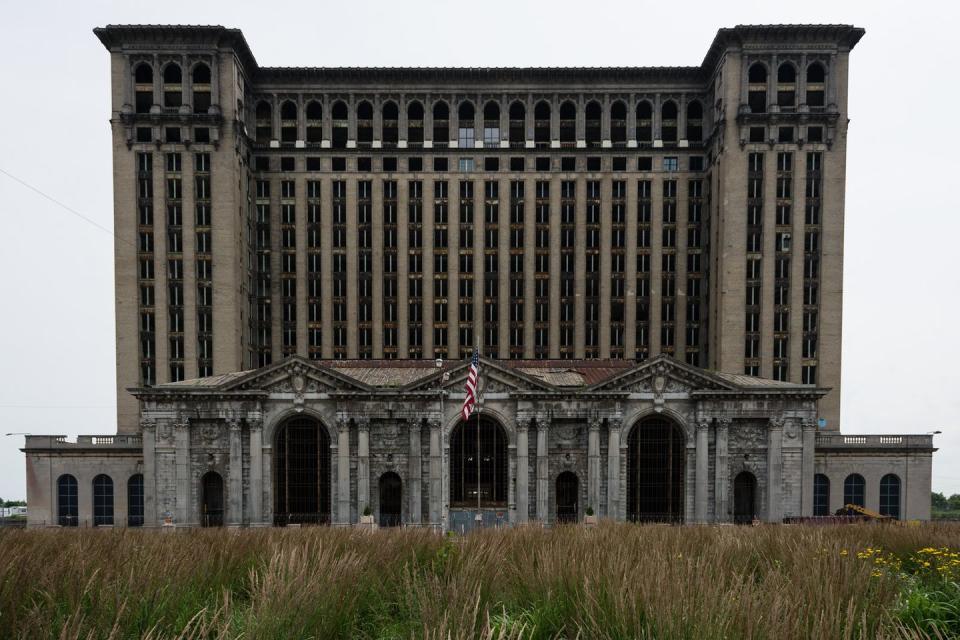 <p>The long-vacant, 18-story, Michigan Central Station was purchased in 2018 by Ford Motor Company in the hopes that the building will one day be restored to its former glory.</p><p>Photo: Flickr/<a href="https://www.flickr.com/photos/johnath/9203442503/in/photolist-f2h3Pa-9atbws-7GgmMU-28xqcvB-6jxKTi-5Tscj8-2ejanbL-4nd6sK-8vVhfV-7b3rGL-UXU8YR-UnSGZU-24q6H4V-UUoBMA-7vYJAf-7b3qYW-89GCkF-TJsyzR-fUjpxH-7vYLf5-7vVne2-TJsChR-9Sq32e-6b6ku9-4pViw9-k3iA6-e6fH74-6jBcdf-6EyUnv-9fmBKJ-TJsANZ-UUoCa9-6jTAdH-6vJfMJ-6jJU5W-TFvKYf-8Pkdxm-aALvF1-382VNn-6vDZ4K-RgrA3q-6jY4hU-6jBWBN-6jxL82-6jK37J-UnSGeL-amVLo2-94ejx3-Y5EGZQ-6jJTtS" rel="nofollow noopener" target="_blank" data-ylk="slk:Johnathan Nightingale;elm:context_link;itc:0;sec:content-canvas" class="link ">Johnathan Nightingale</a></p>