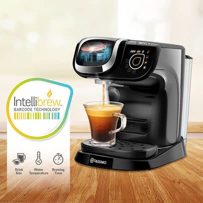 Enjoy your favourite coffee shop drinks from the comfort of your own home with 26% off this Tassimo Bosch machine