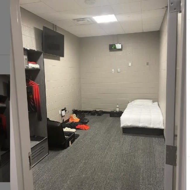 Imagen del particular dormitorio de Kanye West en el estadio de Atlanta credit:Bang Showbiz