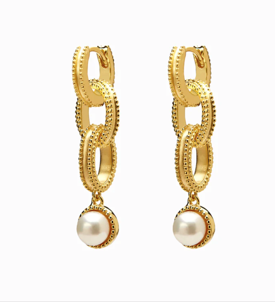 <p><a href="https://go.redirectingat.com?id=74968X1596630&url=https%3A%2F%2Faweinspired.com%2Fproducts%2Ffreshwater-pearl-twisted-earring-14k-yellow-gold-vermeil%3Fvariant%3D41231327887412&sref=https%3A%2F%2Fwww.thepioneerwoman.com%2Fholidays-celebrations%2Fgifts%2Fg38687296%2Fvalentines-day-gifts-for-mom%2F" rel="nofollow noopener" target="_blank" data-ylk="slk:Shop Now;elm:context_link;itc:0;sec:content-canvas" class="link ">Shop Now</a></p><p>Freshwater Pearl Twisted Drop Earrings</p><p>$155.00</p><span class="copyright">Awe Inspired </span>
