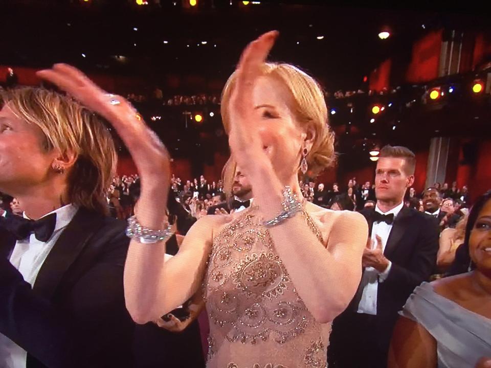 Nicole Kidman clapping at the Oscars (Credit: Twitter/Oscars)