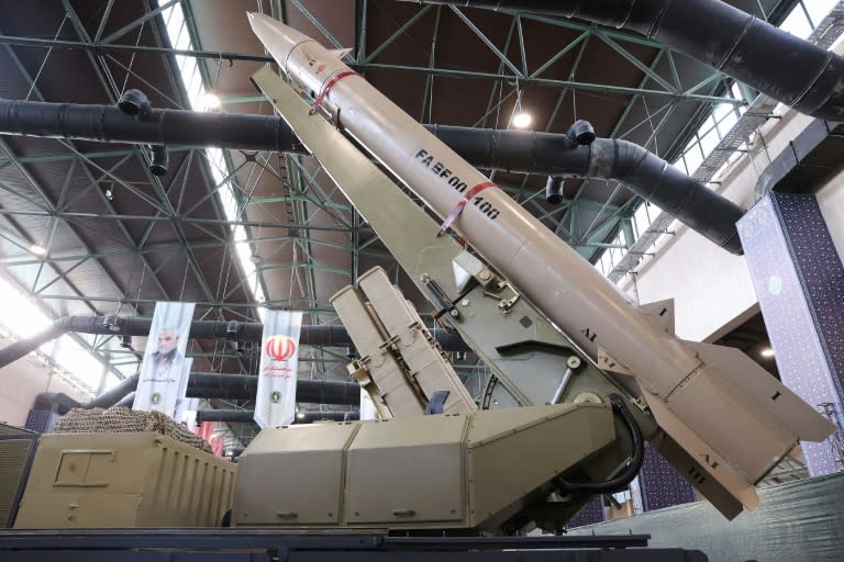 The Kremlin did not issue a denial on Monday when asked about the report that Iran had sent missiles (-)