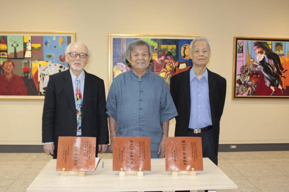 三位國際級藝術家陳錦芳（左起）、林智信、林榮德，返回故鄉、歸仁文化中心辦聯展。（記者黃文記攝）