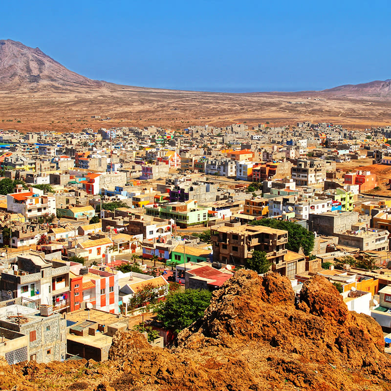 <p>Avec une croissance des requêtes en sa faveur de 97 %, Espargos (Cap Vert), est la première destination du classement, à ex æquo avec Ouarzazate.</p> <p>Prix moyen d'un vol aller-retour vers Espargos : 333 €</p>