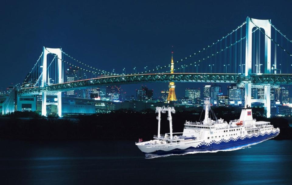 「東京灣納涼船」的航行路線為於下午7點15分出航，巡遊東京灣後， 下午9點返回碼頭，沿途飽覽東京無敵夜景。（   圖：Ⓒ東海汽船／提供