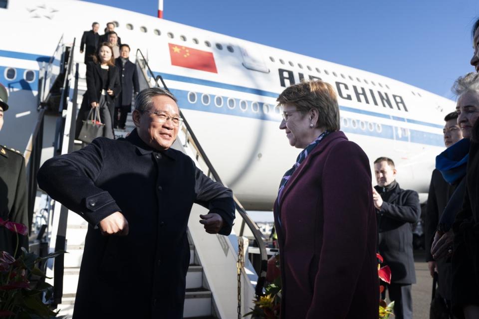 Swiss President Viola Amherd (R) welcomes Chinese Prime Minister Li Qiang (L) and his delegation upon their arrival at Zurich Airport (EPA)