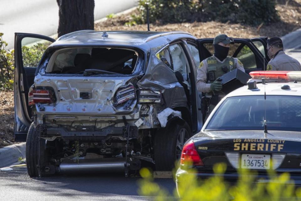 Los Angeles County Sheriff deputies gather evidence from the car that golf legend Tiger Woods was driving when seriously injured in a rollover accident on February 23, 2021 in Rolling Hills Estates, California. (Photo by David McNew/Getty Images)