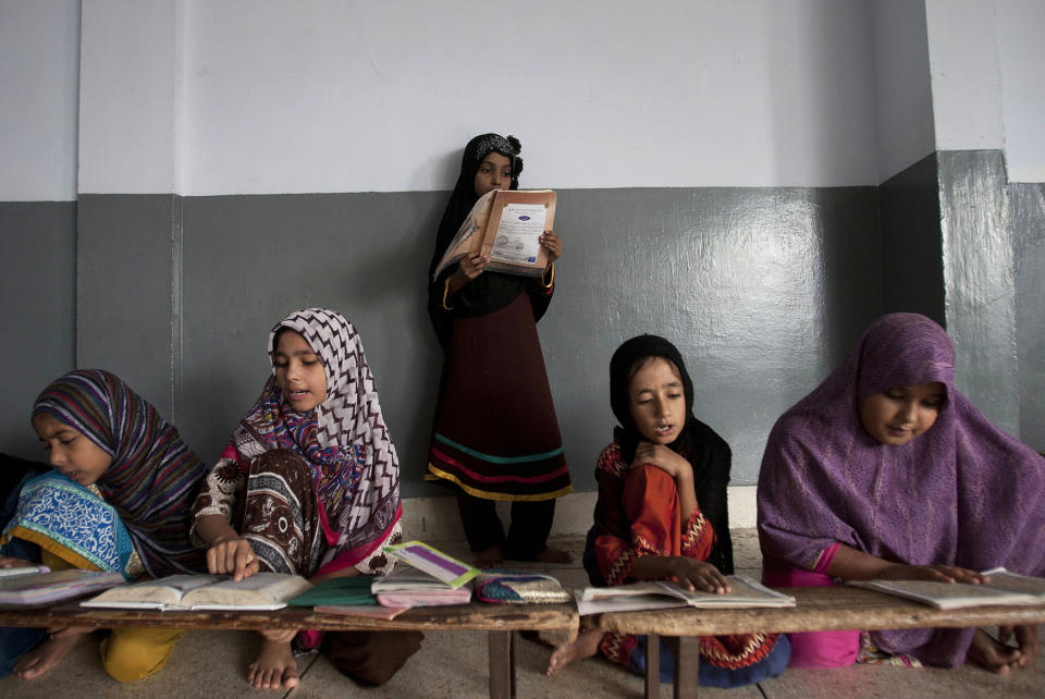 Muslim girls recite the verses of the Quran