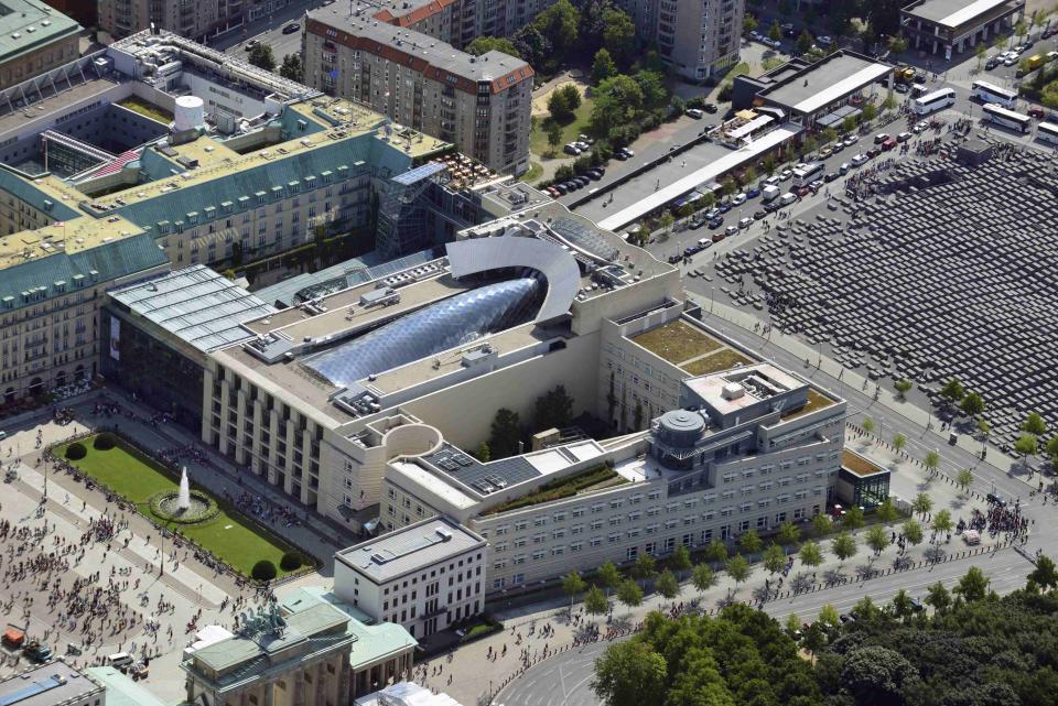 An aerial view taken August 15, 2013, shows the Brandenburg Gate, the U.S. Embassy and the Holocaust memorial (L-R) in Berlin. A German newspaper said on October 27, 2013 that U.S. President Barack Obama knew his intelligence service was eavesdropping on Angela Merkel as long ago as 2010, contradicting reports that he had told the German leader he did not know. The U.S. National Security Agency (NSA) denied that Obama had been informed about the operation by the NSA chief in 2010, as reported by the German newspaper. Picture taken August 15, 2013. REUTERS/Euroluftbild.de/Robert Grahn (GERMANY - Tags: POLITICS CRIME LAW)