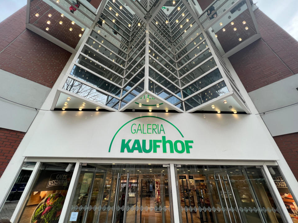 Eine Galeria Kaufhof-Filiale in Münster. Das Unternehmen hat sich in ein Insolvenz-Verfahren begeben. - Copyright: picture alliance / firo Sportphoto | Jürgen Fromme