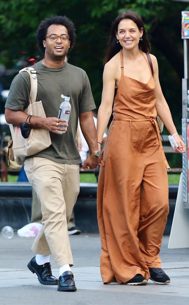 Katie Holmes And Bobby Wooten Iii Are All Smiles On Romantic Nyc Stroll 