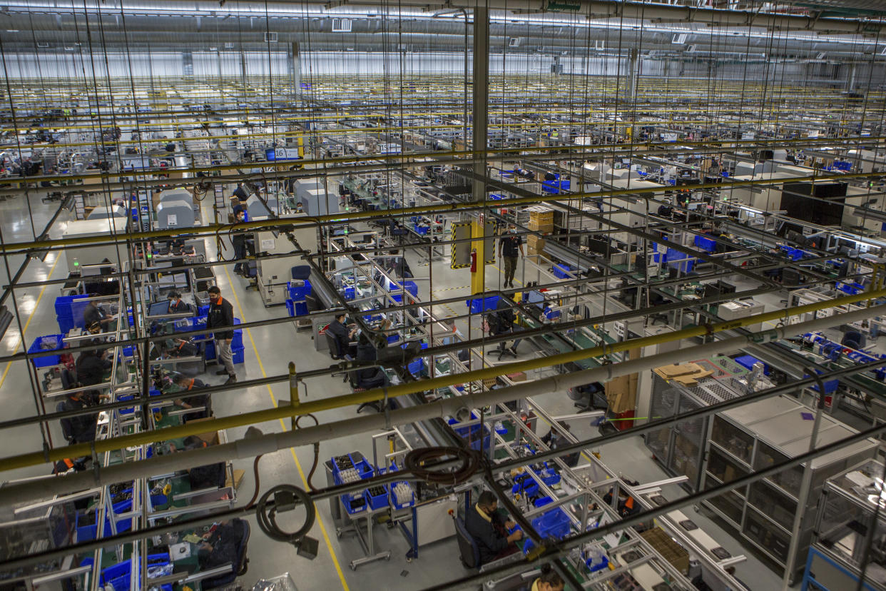 Líneas de producción en la fábrica Poly de Tijuana, México, el 29 de junio de 2021. (Meghan Dhaliwal/The New York Times)