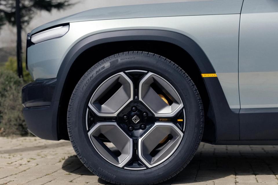 2027 rivian r3 electric crossover