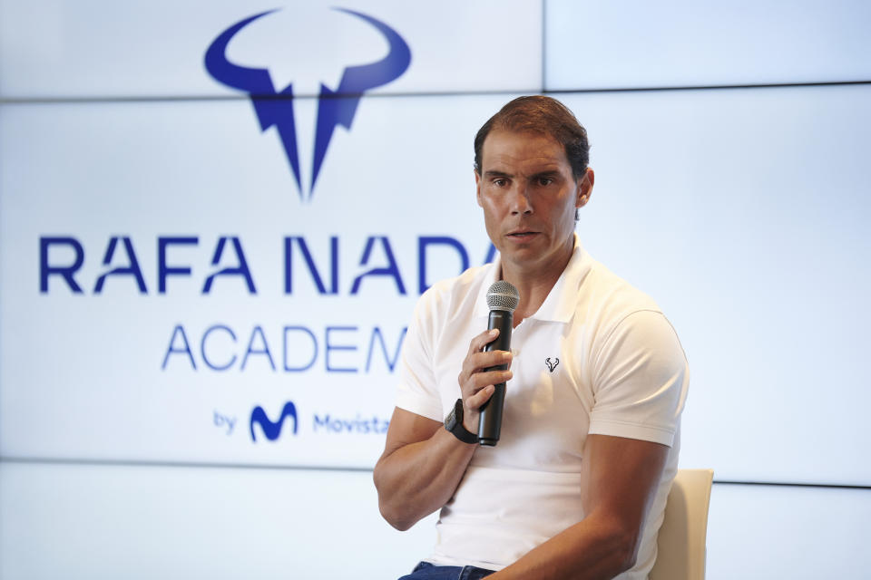 MANACOR, ESPAÑA - 18 DE MAYO: Rafael Nadal de España habla durante una conferencia de prensa para anunciar que no jugará el Abierto de Francia 2023 en la Academia Rafa Nadal el 18 de mayo de 2023 en Manacor, España.  (Foto de Cristian Trujillo/Quality Sport Images/Getty Images)