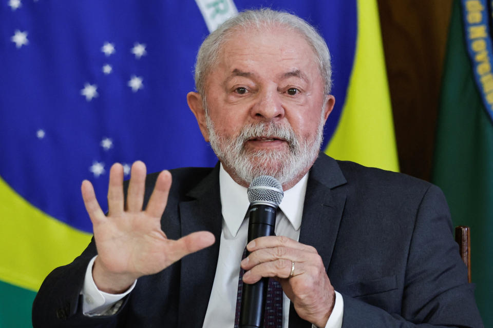 Brazil's President Luiz Inacio Lula da Silva gestures, during a breakfast with journalists, at the Planalto Palace in Brasilia, Brazil April 6, 2023. REUTERS/Ueslei Marcelino