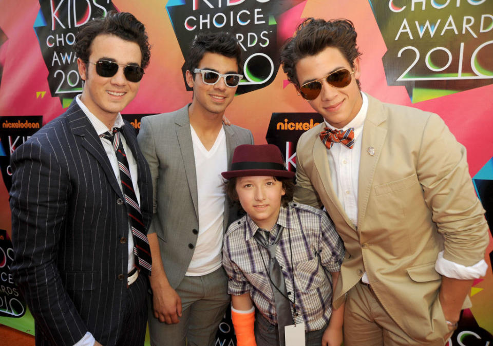 the Jonas Brothers with their little brother at the 2010 Kids' Choice Awards
