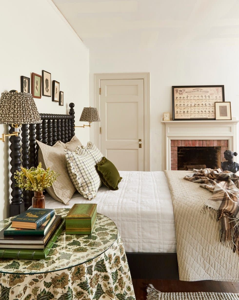 cream bedroom with black spindle bed