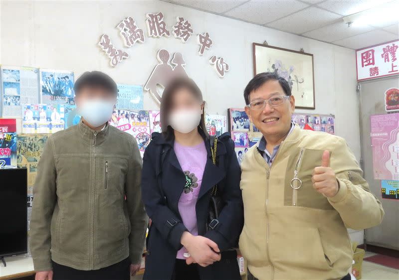 徐乃義主任幫忙未婚男女找到屬於自己的姻緣。（圖／桃園市中壢區美滿服務中心堤供）