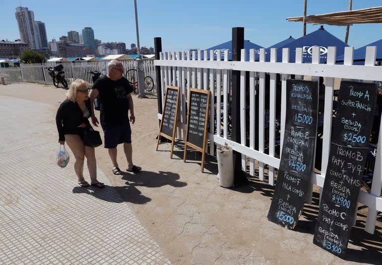 Pizzas y hamburguesas, las preferidas de los turistas por estos días en la costa