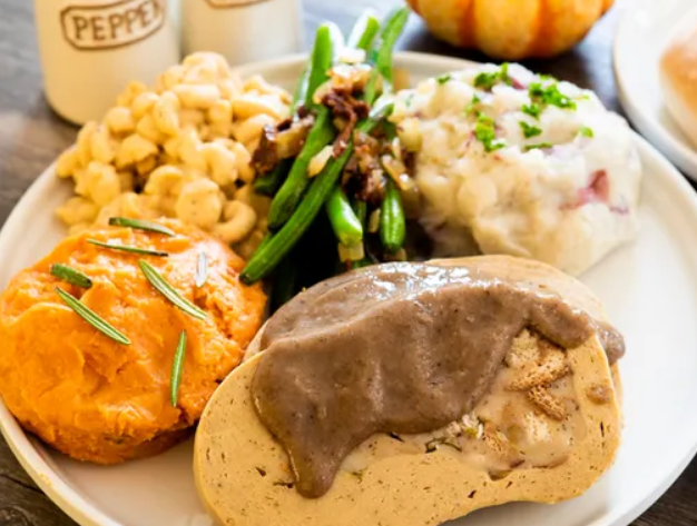 Vida's makes its own vegan turkey and ham. Its Thanksgiving dinners also include green beans with smoked plant-based bacon.